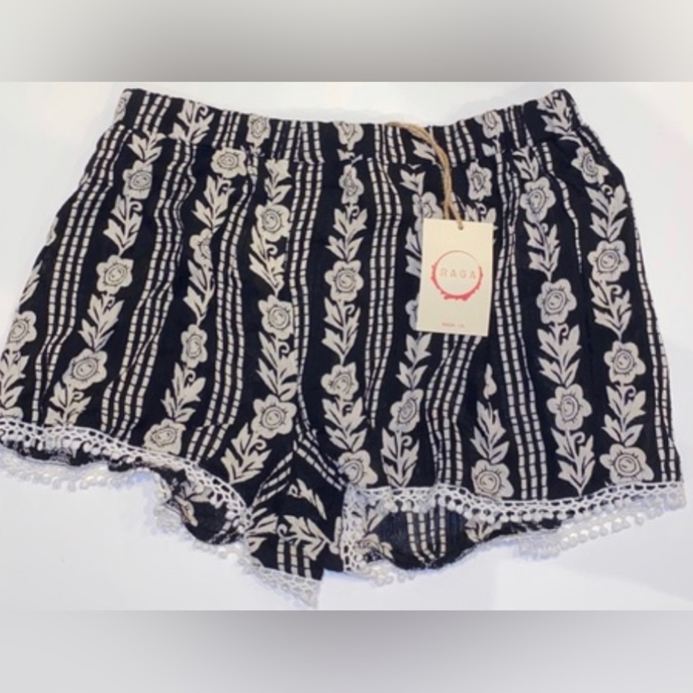 Raga Revolve Shorts Medium NWT
